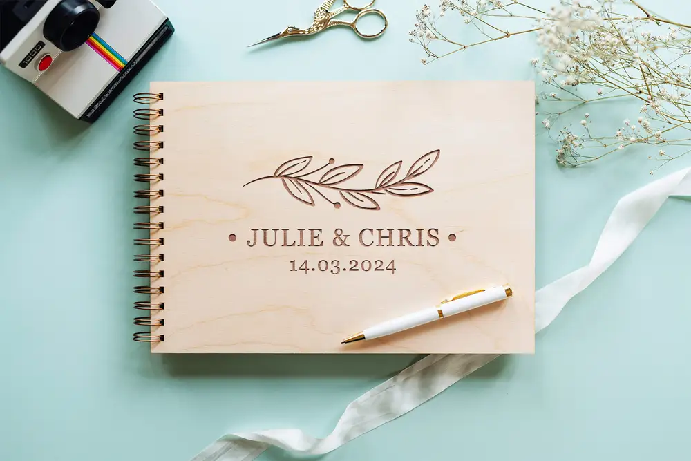 31-05-2023-13-22-34.webp Close-up of the floral touch wedding guest book engraved cover detail