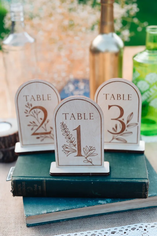 A0204600.webp Laser-engraved oak wildflower table numbers with natural wood grain