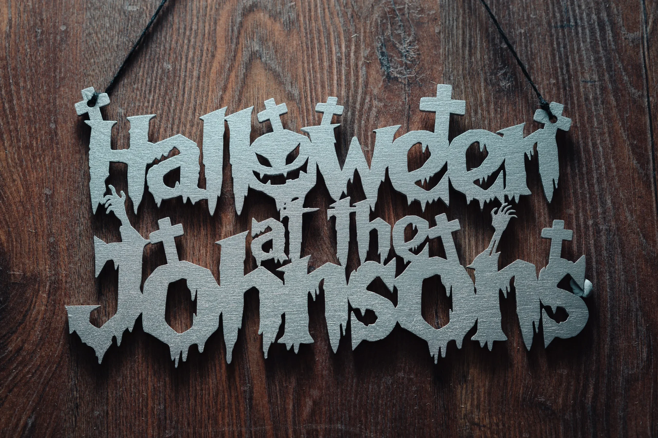 Alternative view of the spooky halloween sign